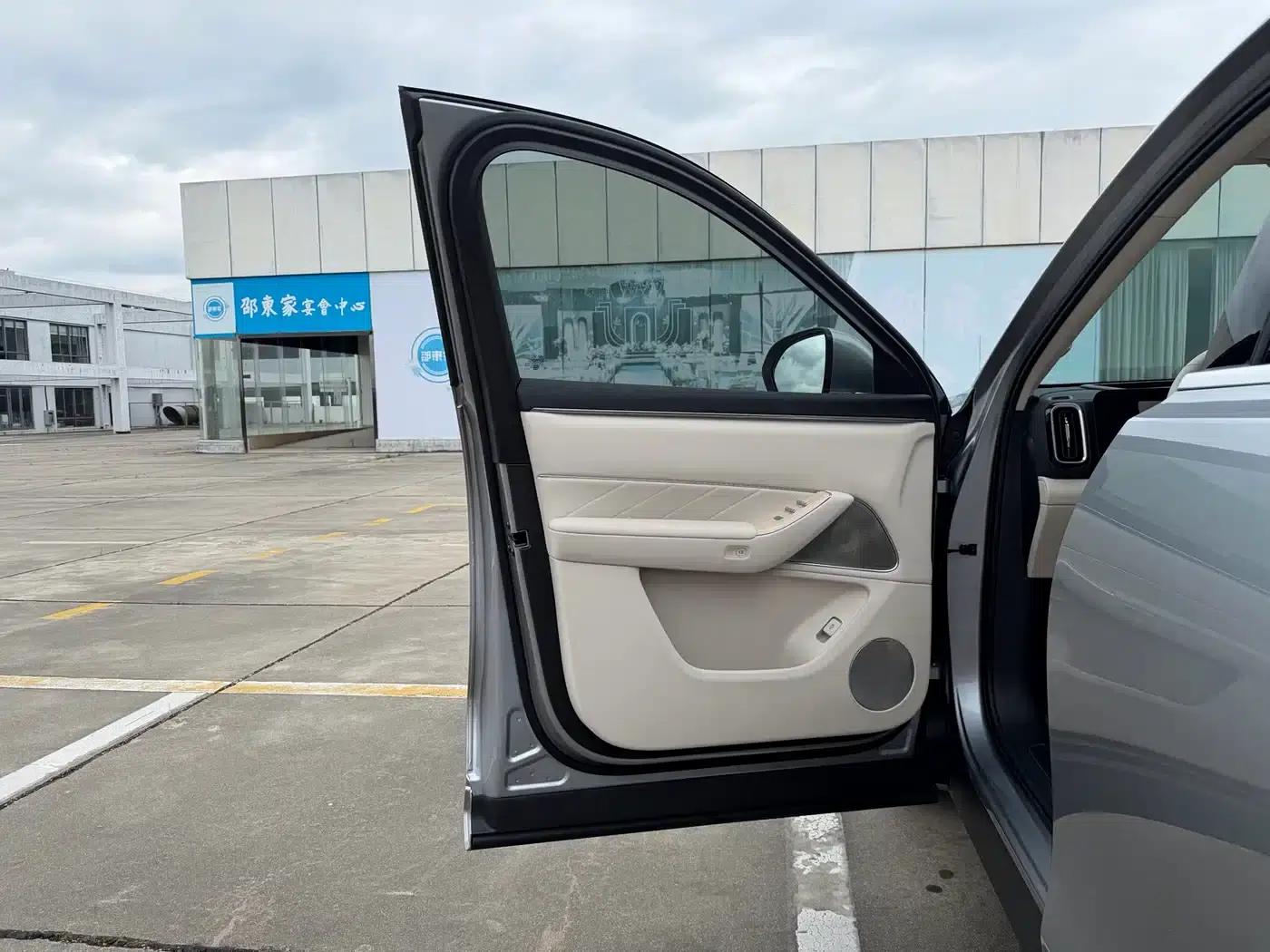 Wenjie M8 2025 Extended Range Max+ Version 53.4kWh 6-Seat Version (192-line LiDAR) — миниатюра 10