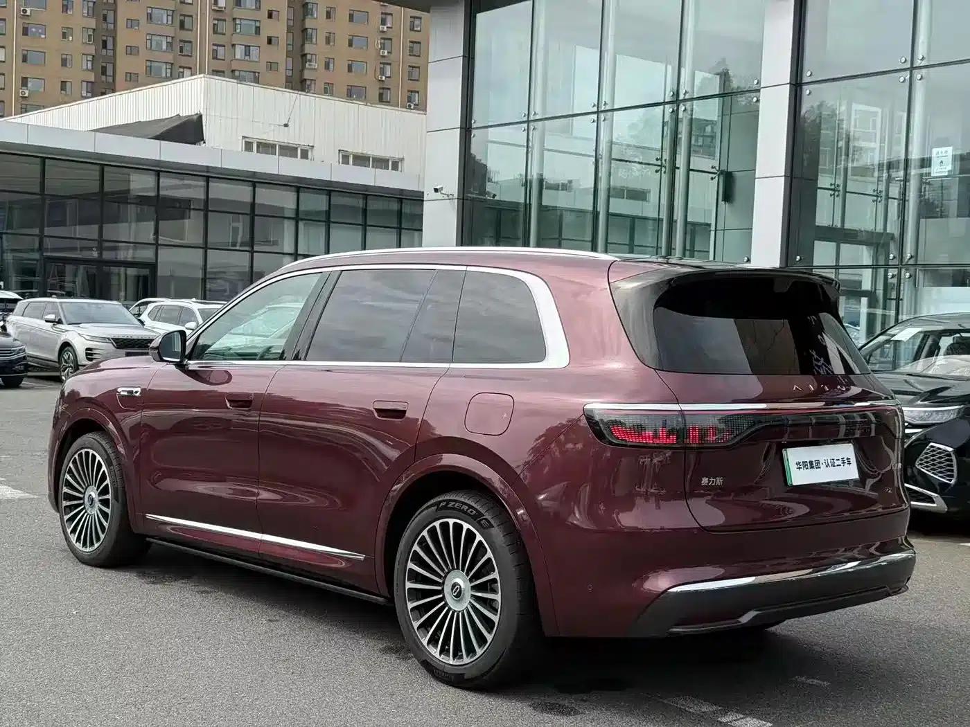 Wenjie M8 2025 Extended Range Ultra Edition 53.4kWh 5-Seat Version (192-line LiDAR) — миниатюра 4