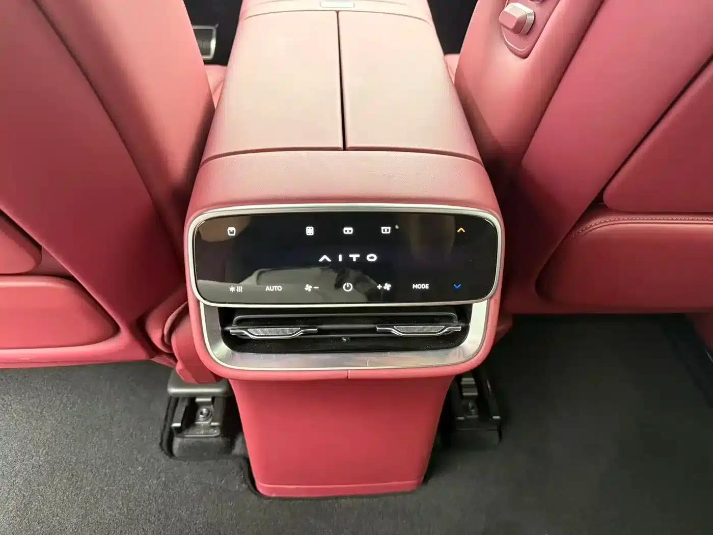 Wenjie M8 2025 Extended Range Ultra Edition 53.4kWh 5-Seat Version (192-line LiDAR) — миниатюра 13