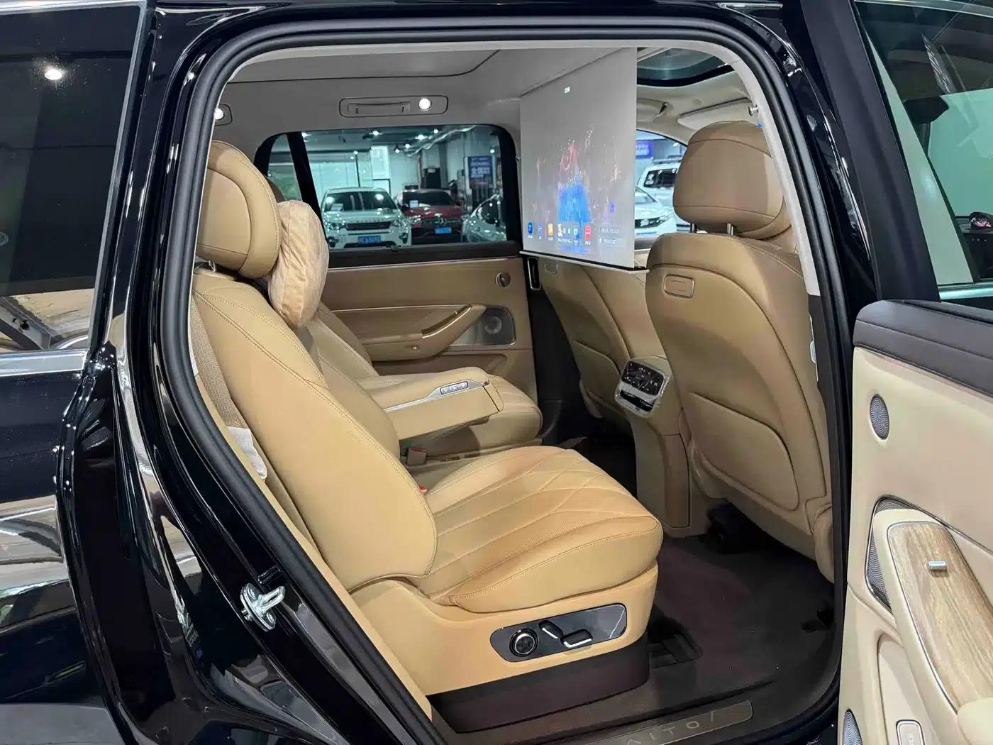 Wenjie M8 2025 Extended Range Max Edition 53.4kWh 6-Seater (896-line LiDAR) — миниатюра 11
