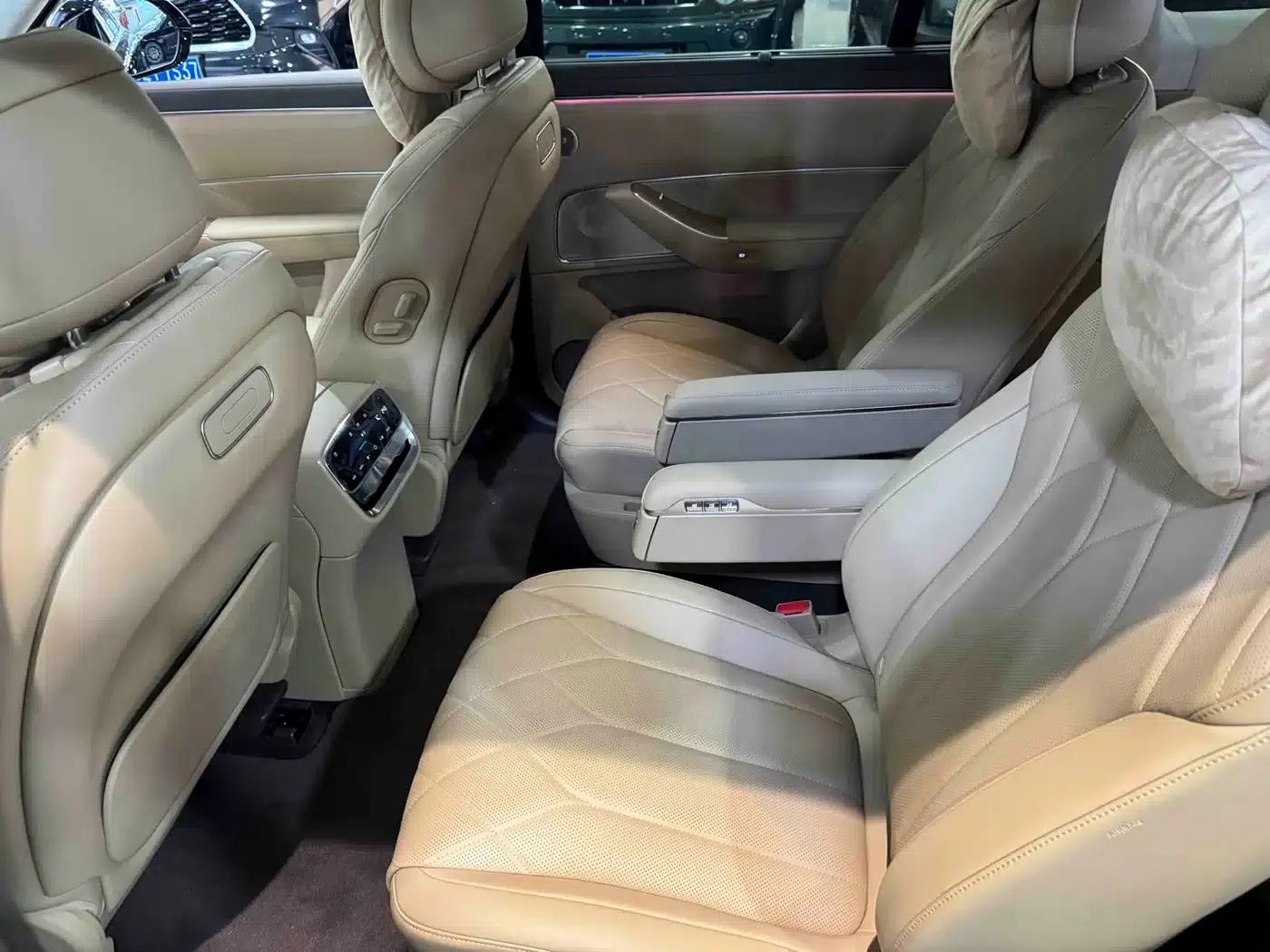 Wenjie M8 2025 Extended Range Max Edition 53.4kWh 6-Seater (896-line LiDAR) — миниатюра 14