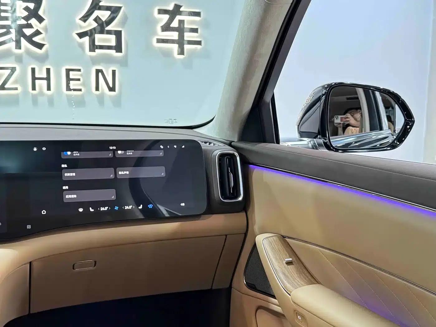 Wenjie M8 2025 Extended Range Max Edition 53.4kWh 6-Seater (896-line LiDAR) — миниатюра 20