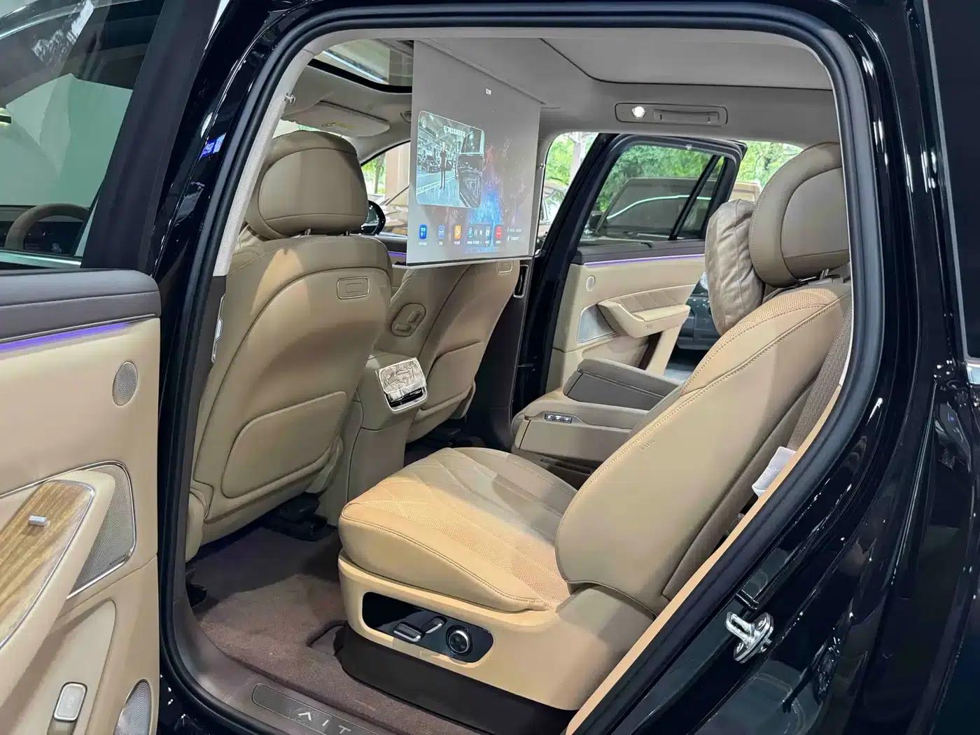 Wenjie M8 2025 Extended Range Max Edition 53.4kWh 6-Seater (896-line LiDAR) — миниатюра 10