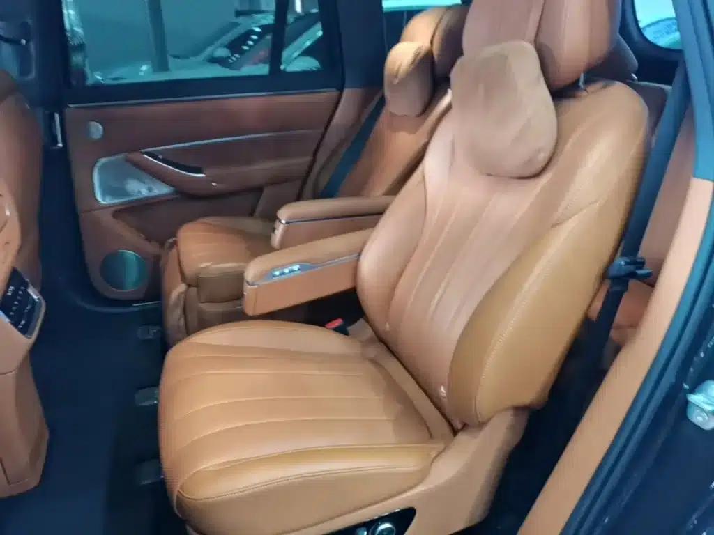Wenjie M8 2025 Ultra Extended Range Edition (53.4kWh, 6-seater, 192-line LiDAR) — миниатюра 17