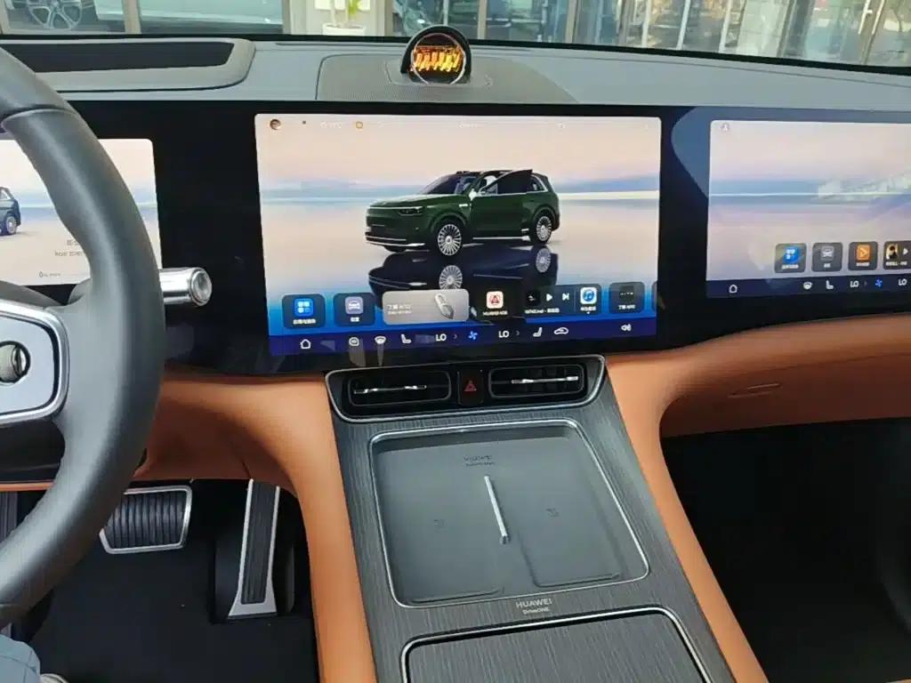 Wenjie M8 2025 Range Extended Ultra Edition 53.4kWh 6-Seat Version (192-line LiDAR) — миниатюра 13