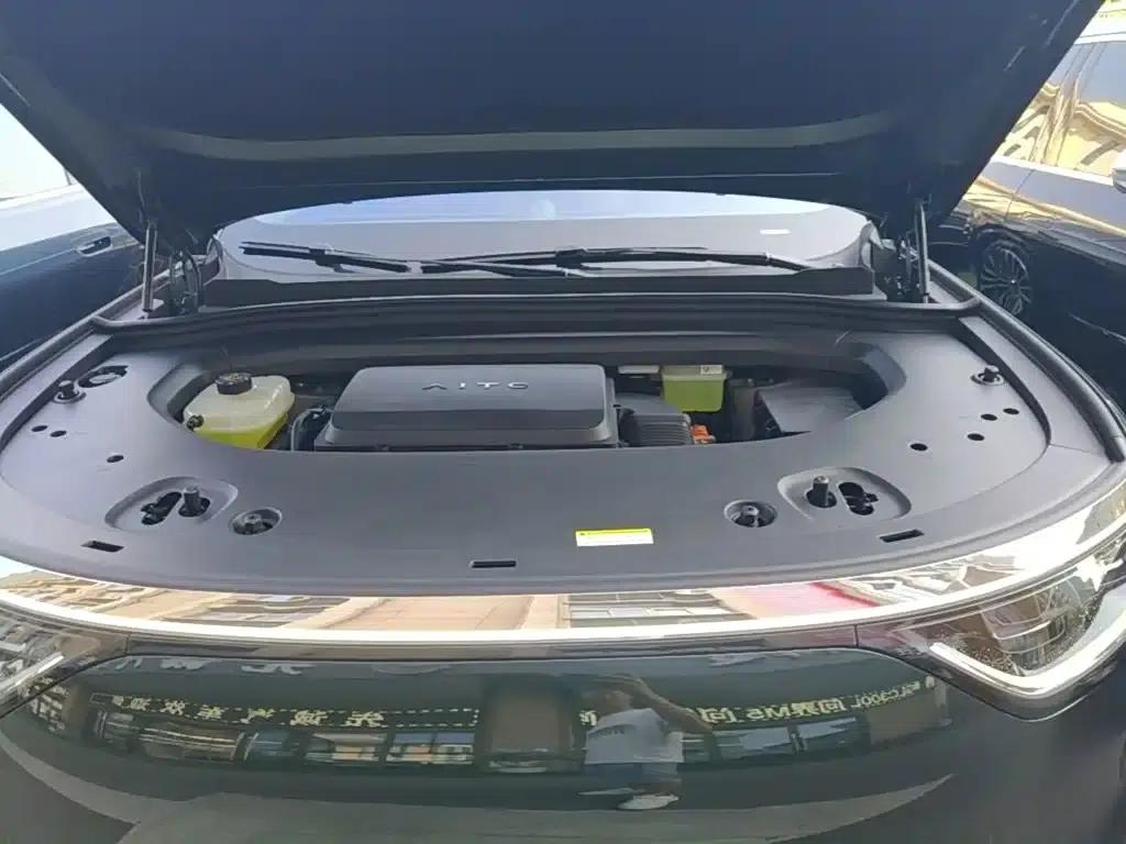 Wenjie M8 2025 Range Extended Ultra Edition 53.4kWh 6-Seat Version (192-line LiDAR) — миниатюра 20