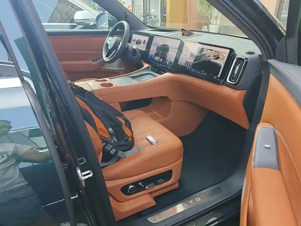 Wenjie M8 2025 Range Extended Ultra Edition 53.4kWh 6-Seat Version (192-line LiDAR) — миниатюра 25