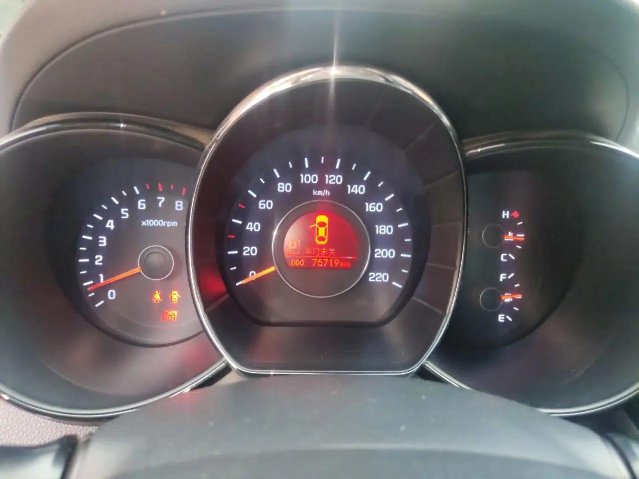 Kia K2 2011 Sedan 1.6L Automatic Transmission Premium — миниатюра 11
