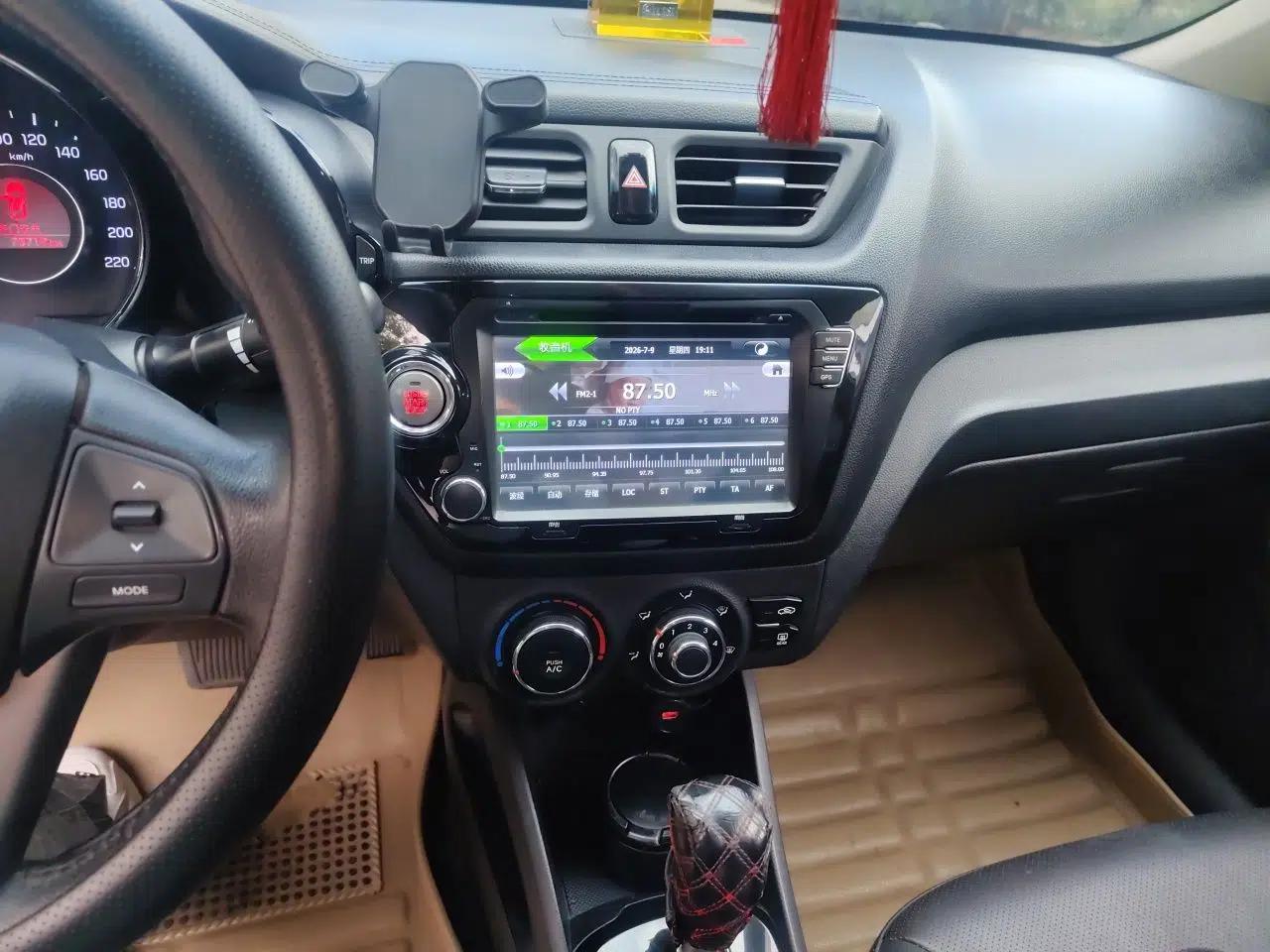 Kia K2 2011 Sedan 1.6L Automatic Transmission Premium — миниатюра 13