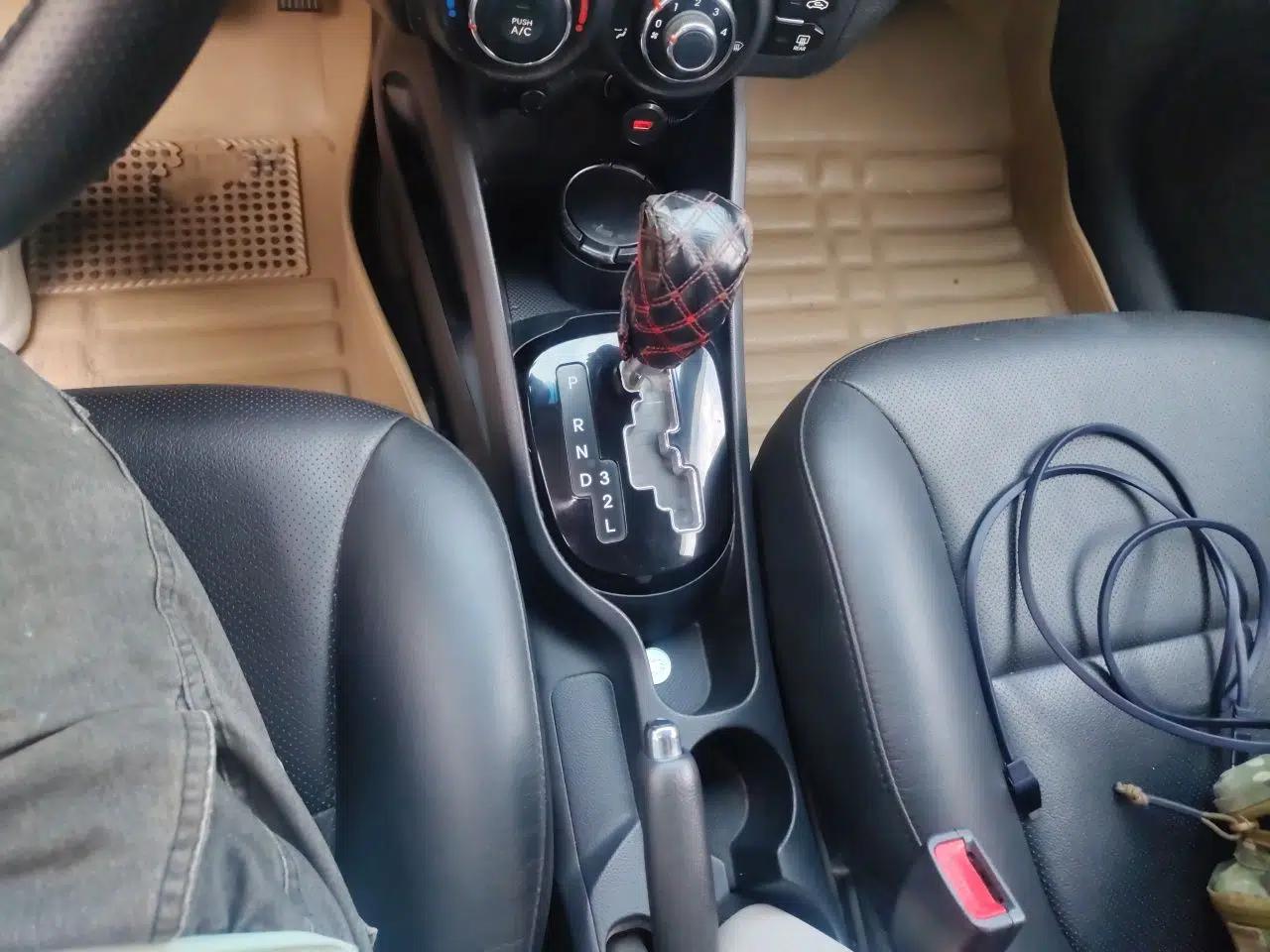 Kia K2 2011 Sedan 1.6L Automatic Transmission Premium — миниатюра 14