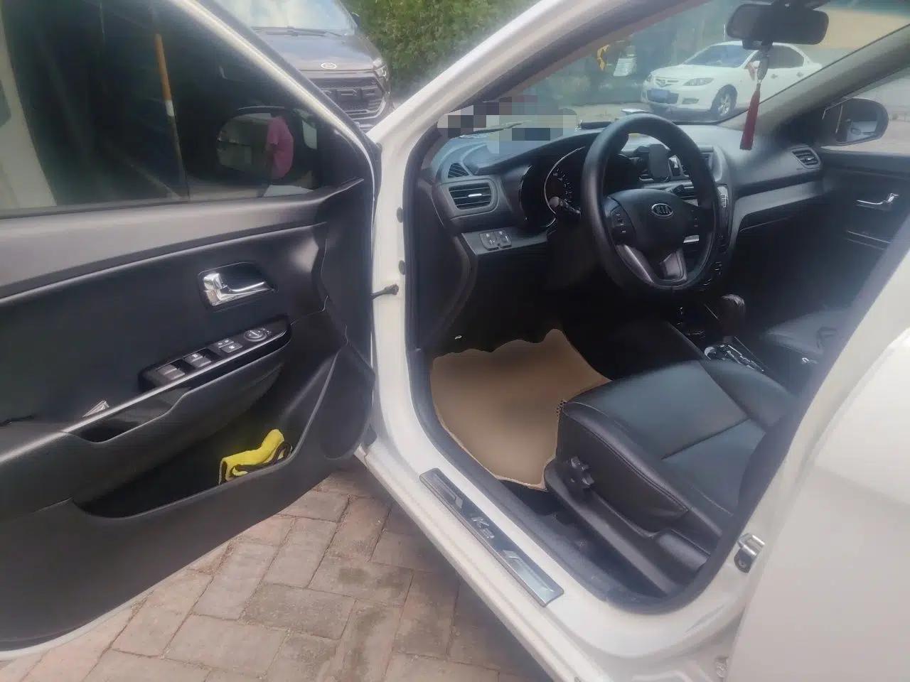 Kia K2 2011 Sedan 1.6L Automatic Transmission Premium — миниатюра 16