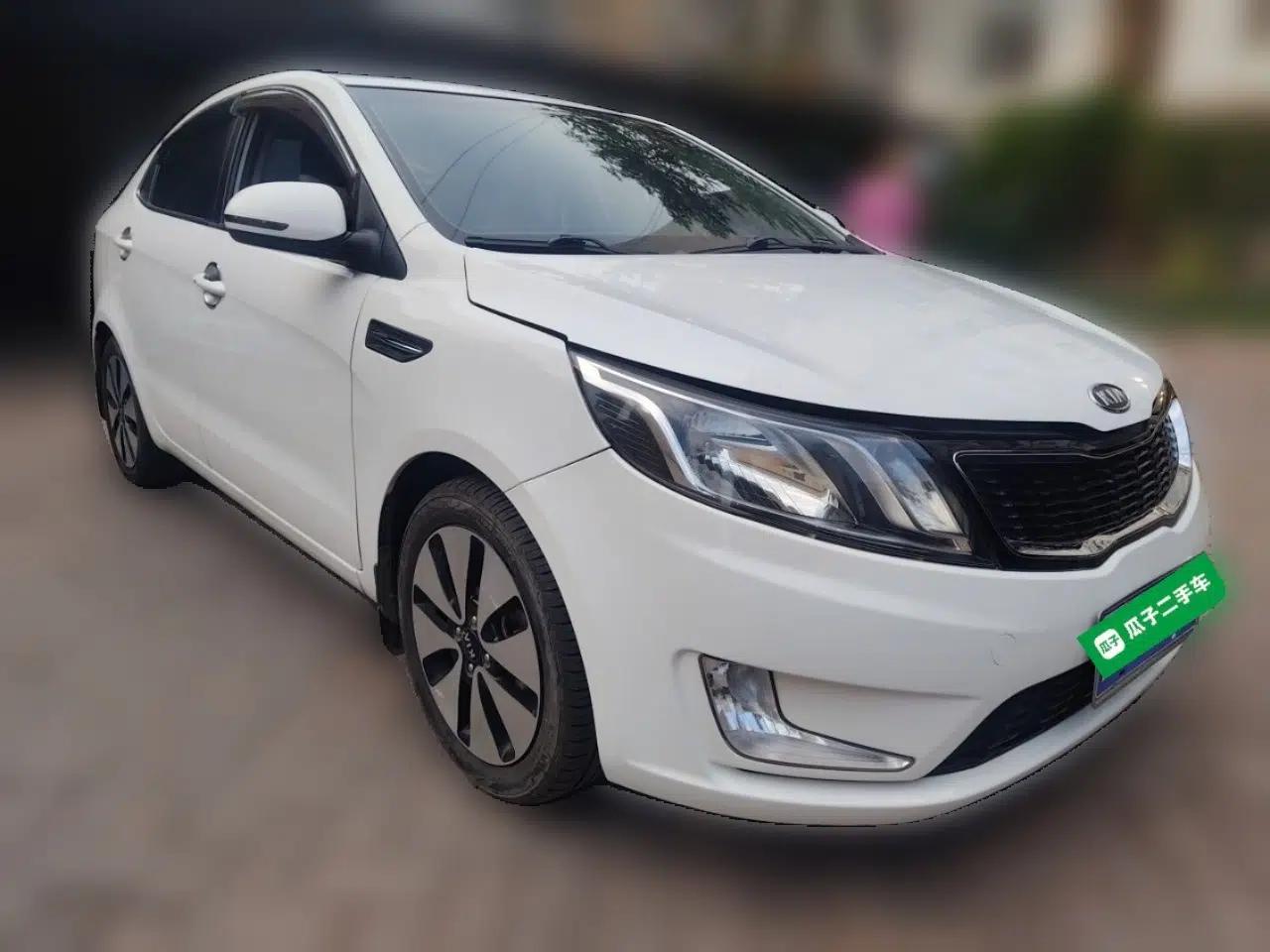 Kia K2 2011 Sedan 1.6L Automatic Transmission Premium — миниатюра 3