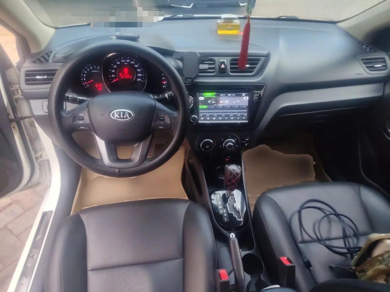 Kia K2 2011 Sedan 1.6L Automatic Transmission Premium — миниатюра 9