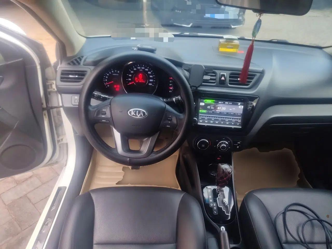 Kia K2 2011 Sedan 1.6L Automatic Transmission Premium — миниатюра 10
