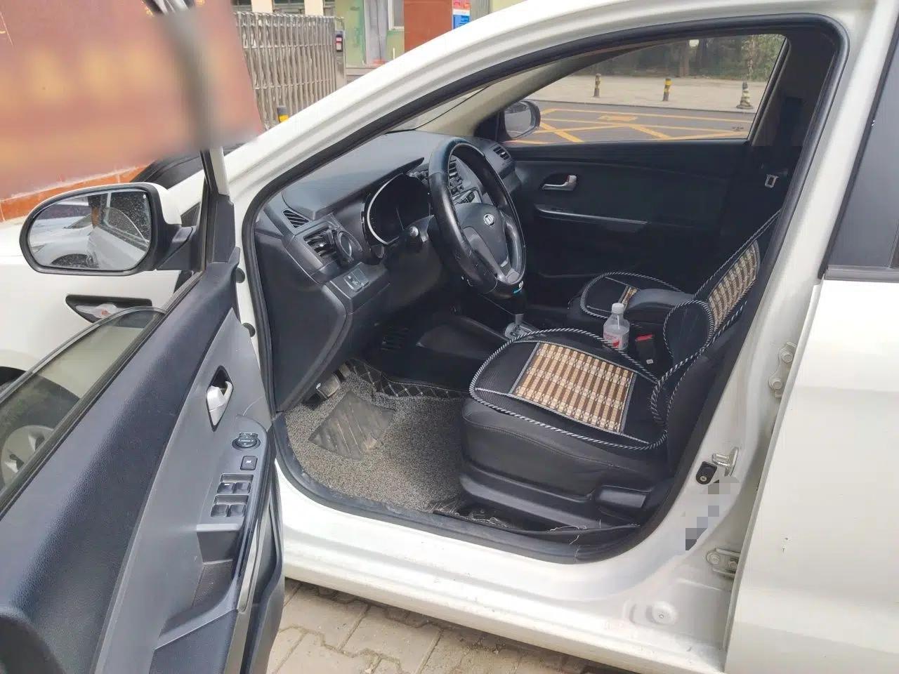 Kia K2 2015 Sedan 1.4L Automatic GLS — миниатюра 19