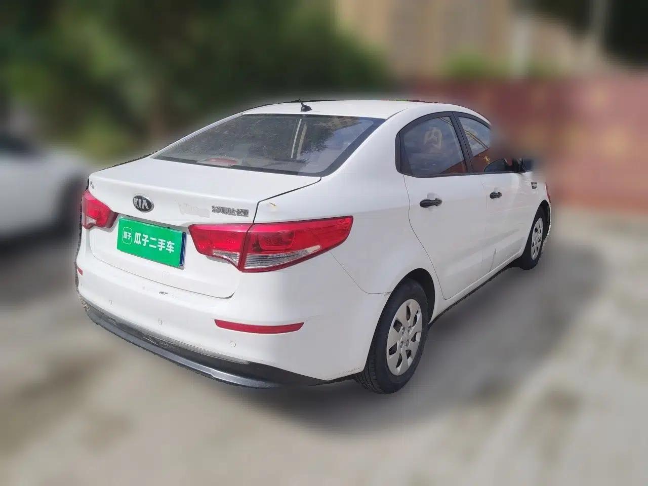 Kia K2 2015 Sedan 1.4L Automatic GLS — миниатюра 6