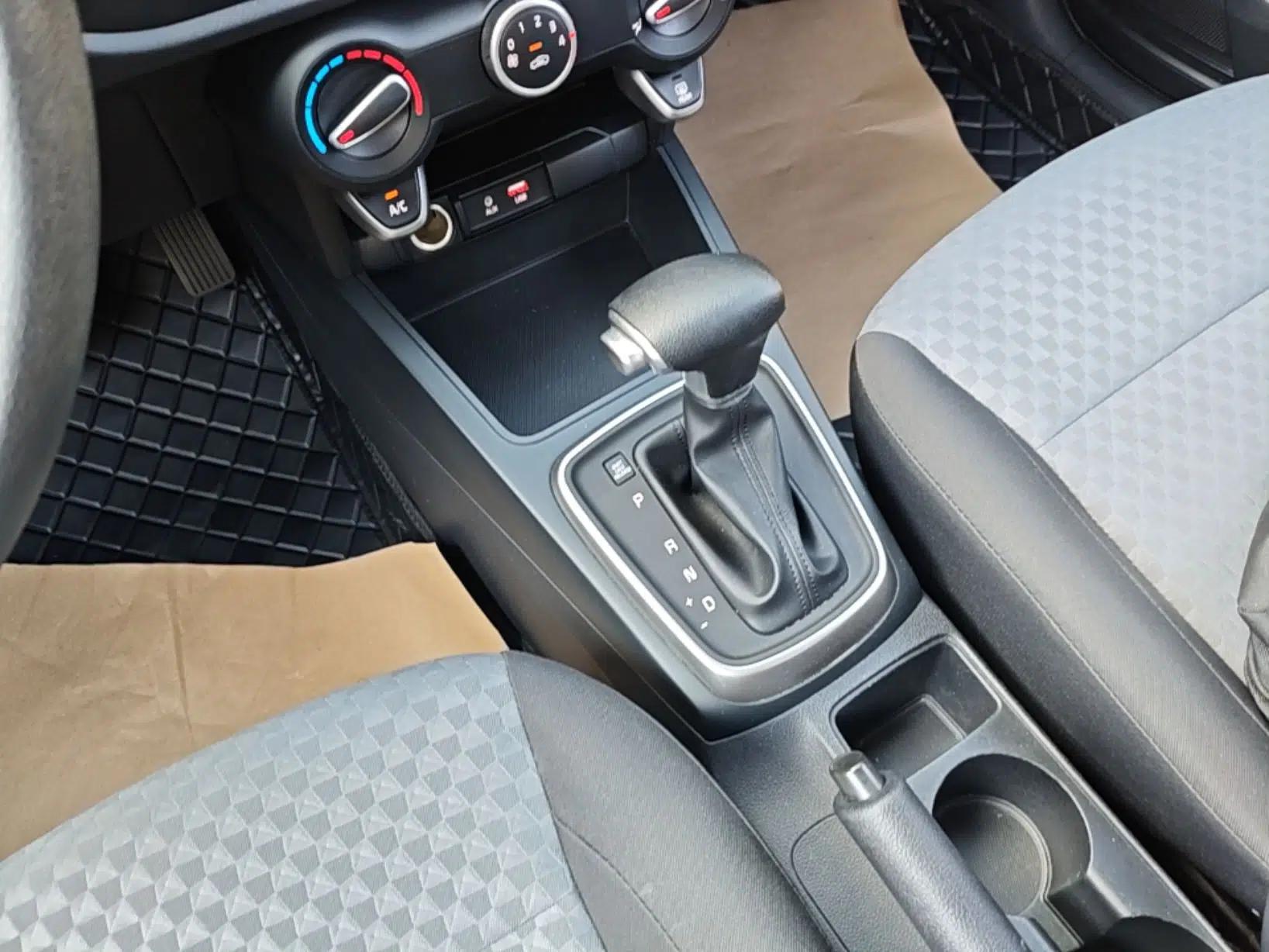 Kia K2 2017 Sedan 1.4L Automatic GLS — миниатюра 16