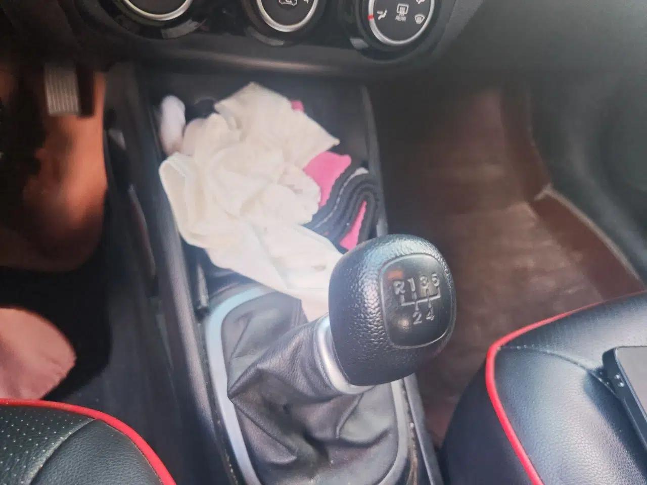 Kia K2 2015 Sedan 1.4L MT GLS — миниатюра 14