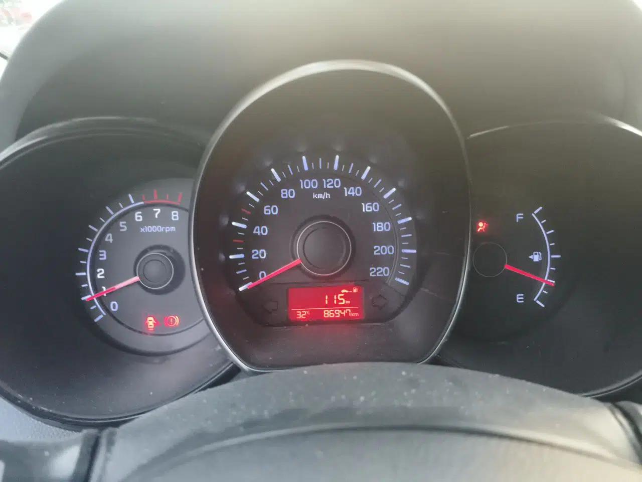 Kia K2 2015 Sedan 1.4L MT GLS — миниатюра 11