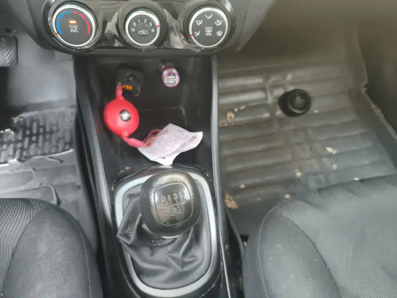 Kia K2 2015 Sedan 1.4L MT GLS — миниатюра 14