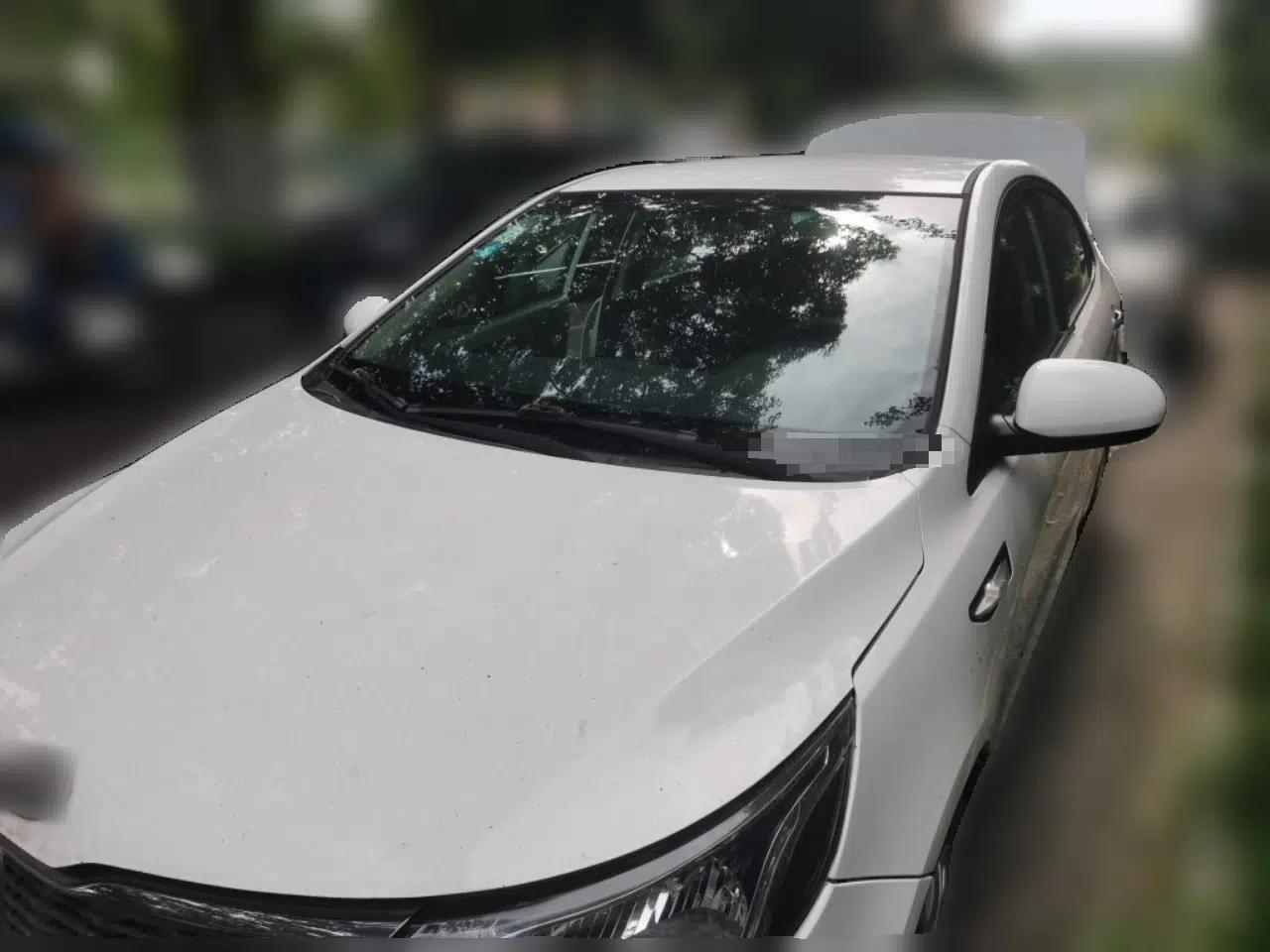Kia K2 2012 Sedan 1.4L MT GLS Commemorative Edition — миниатюра 1