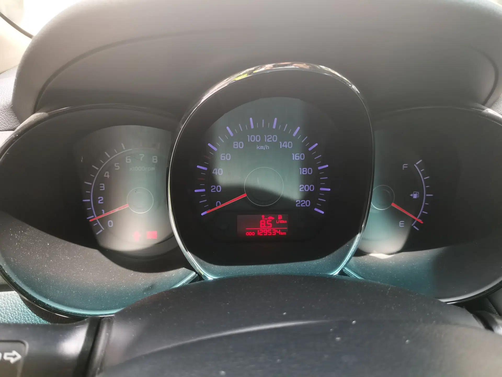 Kia K2 2012 Sedan 1.4L MT GLS Commemorative Edition — миниатюра 11