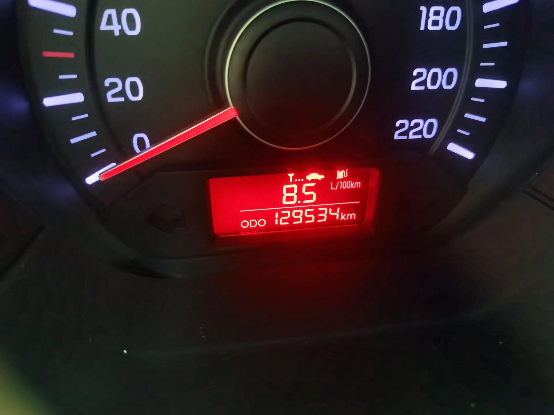 Kia K2 2012 Sedan 1.4L MT GLS Commemorative Edition — миниатюра 12