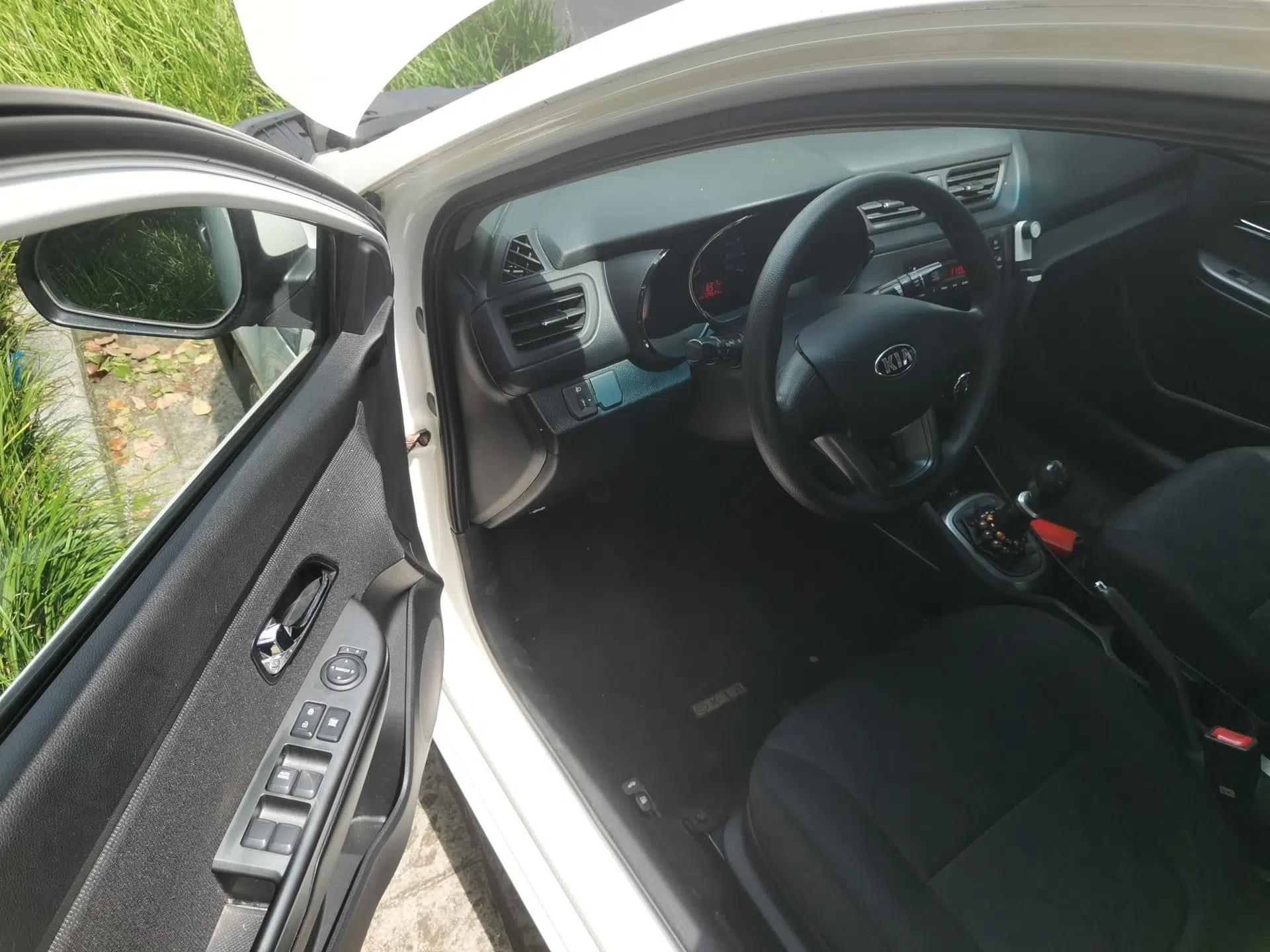 Kia K2 2012 Sedan 1.4L MT GLS Commemorative Edition — миниатюра 16