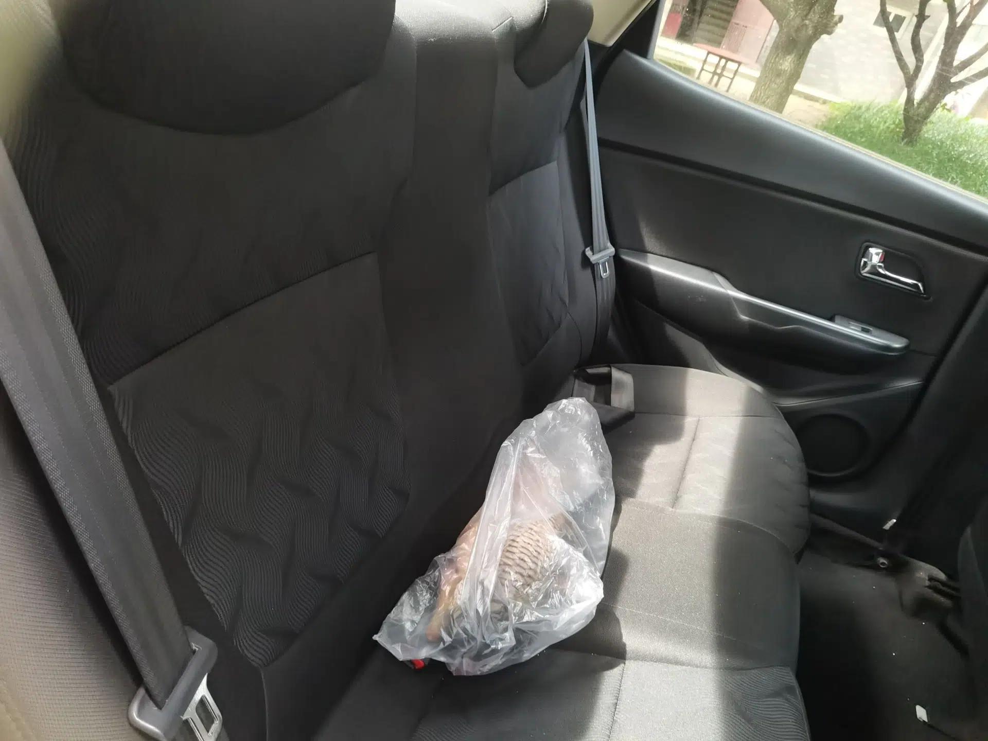 Kia K2 2012 Sedan 1.4L MT GLS Commemorative Edition — миниатюра 17