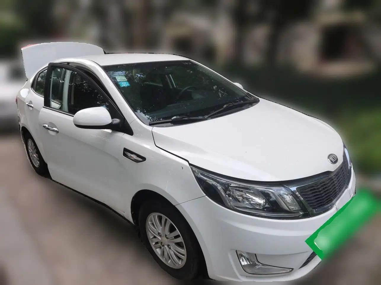 Kia K2 2012 Sedan 1.4L MT GLS Commemorative Edition — миниатюра 3