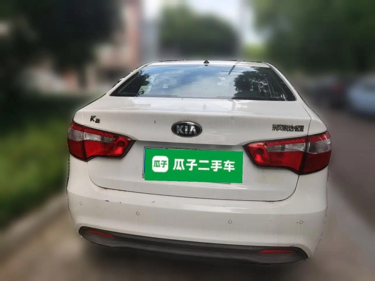 Kia K2 2012 Sedan 1.4L MT GLS Commemorative Edition — миниатюра 5