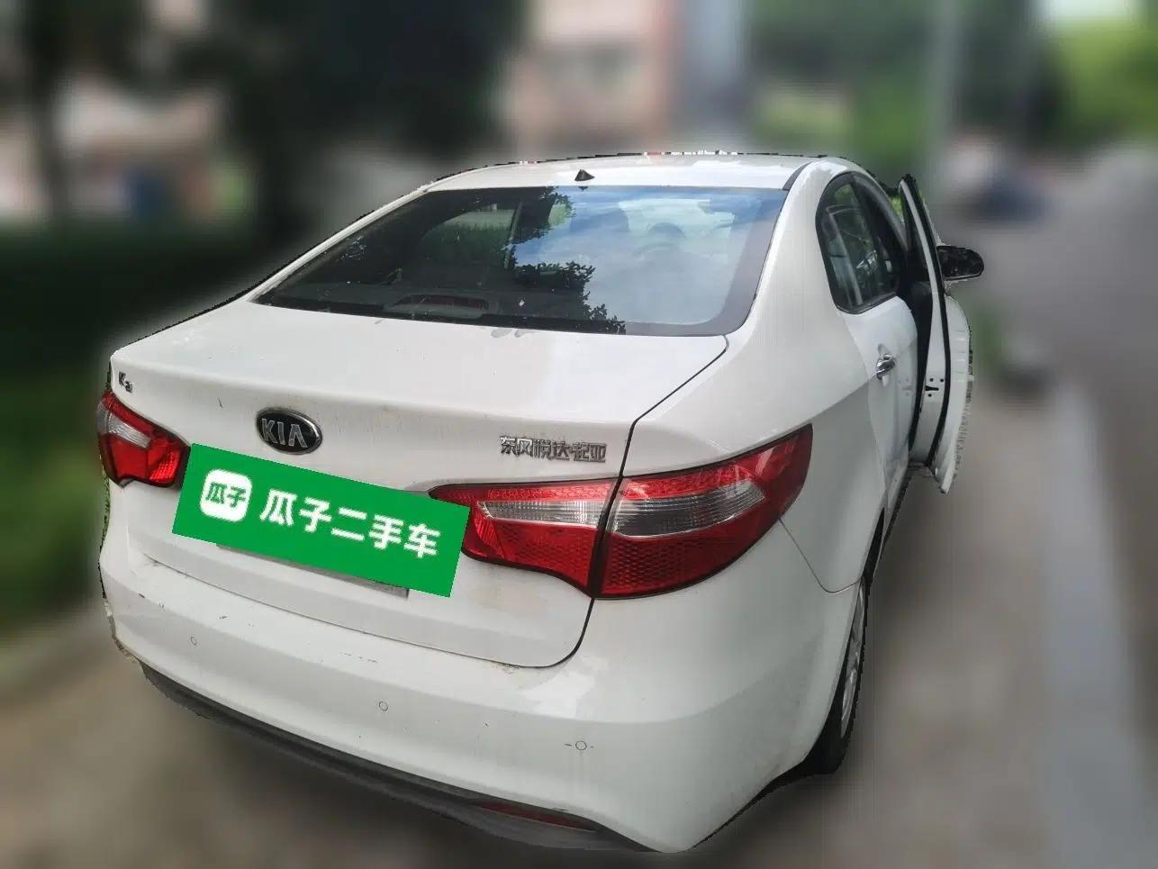 Kia K2 2012 Sedan 1.4L MT GLS Commemorative Edition — миниатюра 6