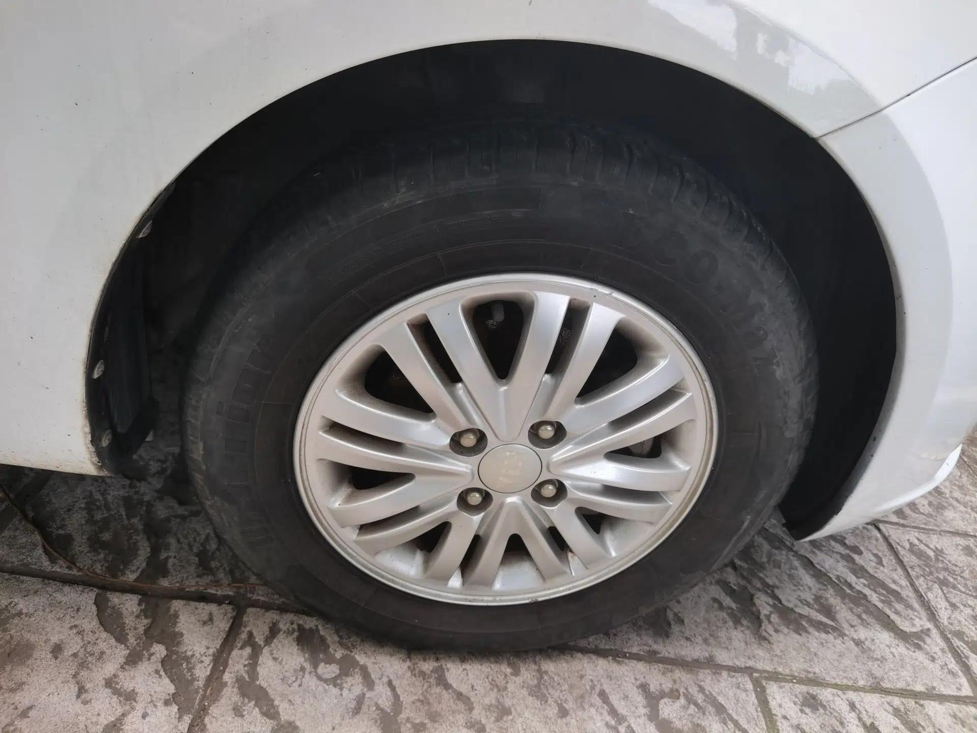 Kia K2 2012 Sedan 1.4L MT GLS Commemorative Edition — миниатюра 8