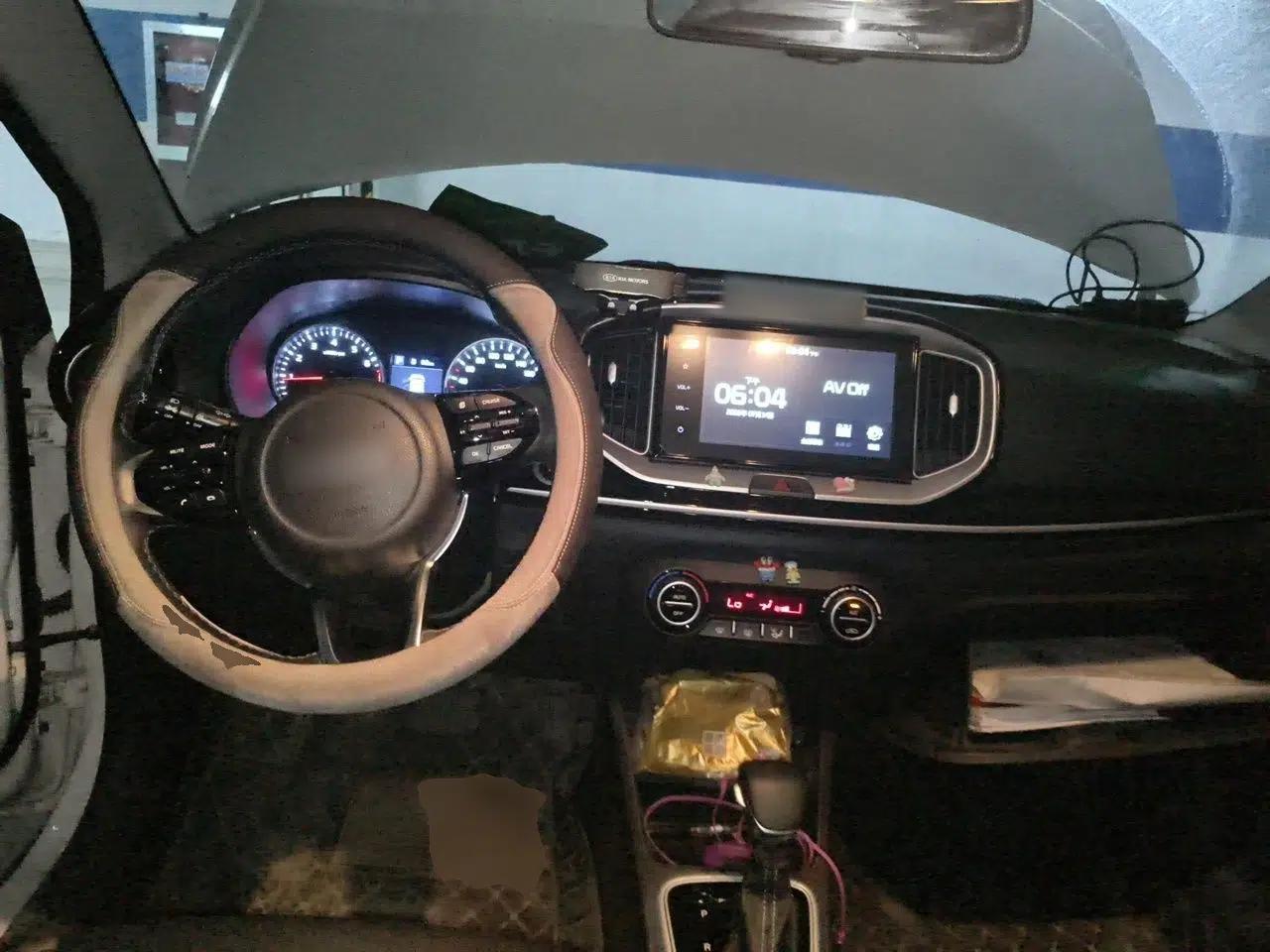 Kia kx1 Stonic 2021 1.4L CVT Sunroof Model — миниатюра 6