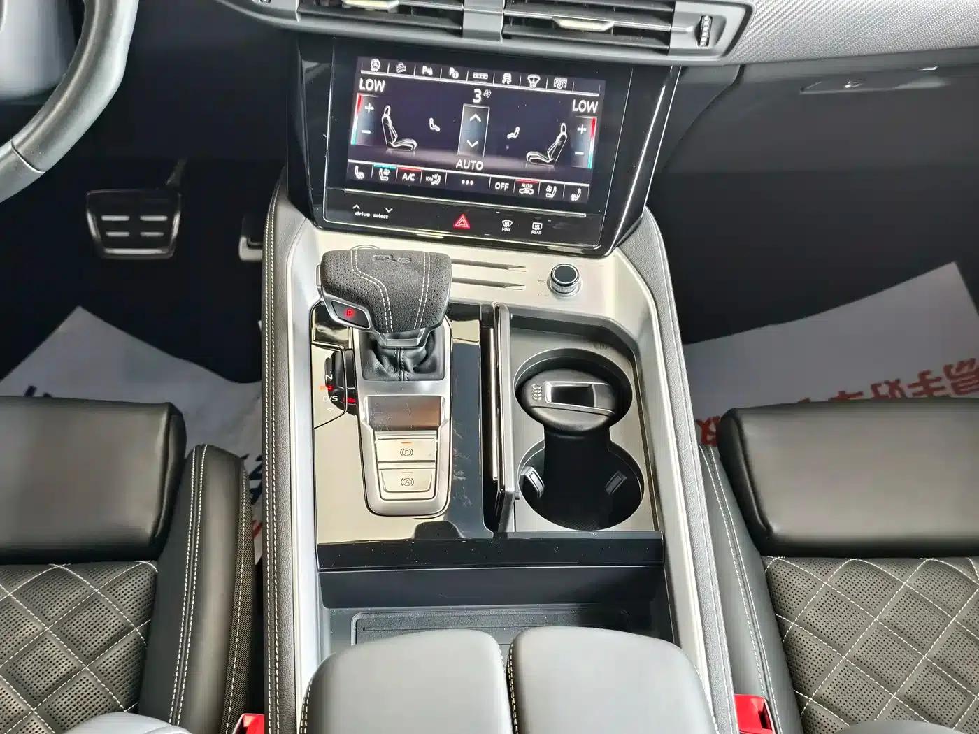 Audi Q6 2024 45 TFSI quattro Black Edition 6-seater — миниатюра 12