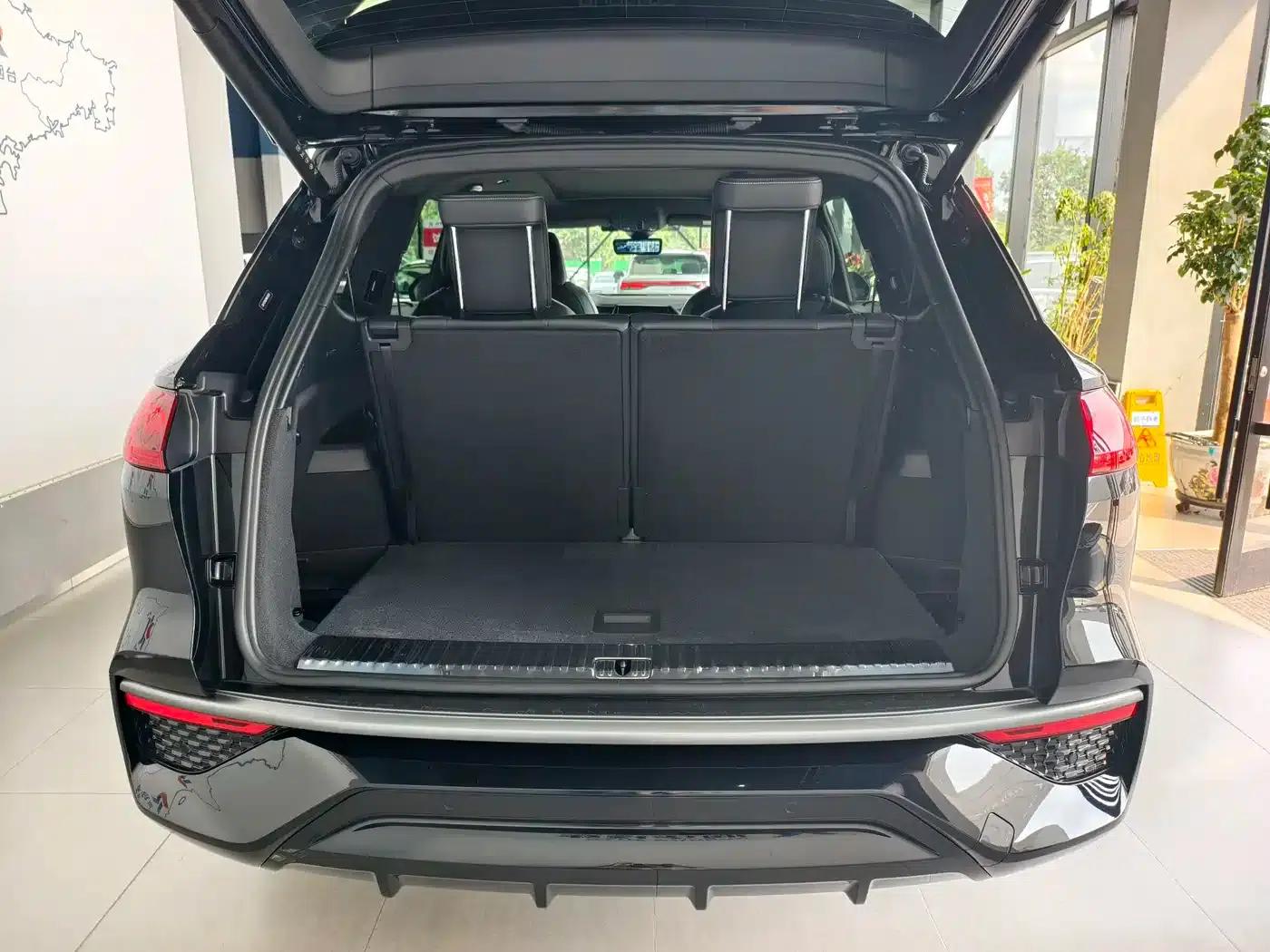 Audi Q6 2024 45 TFSI quattro Black Edition 6-seater — миниатюра 15