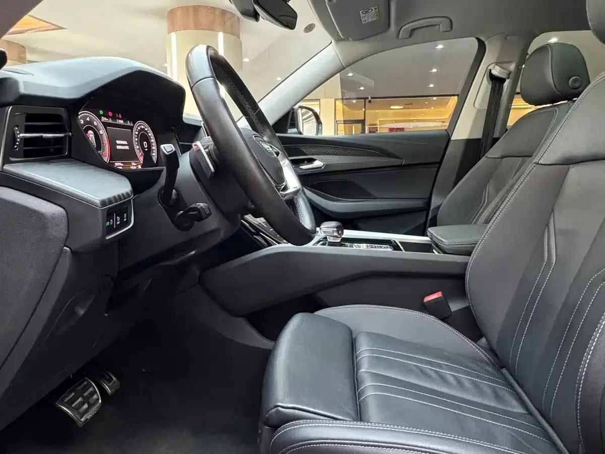 Audi Q6 2023 40 TFSI quattro Cloud View Light Package — миниатюра 12