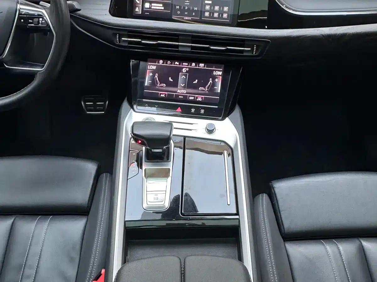 Audi Q6 2023 40 TFSI quattro Cloud View Light Package — миниатюра 16