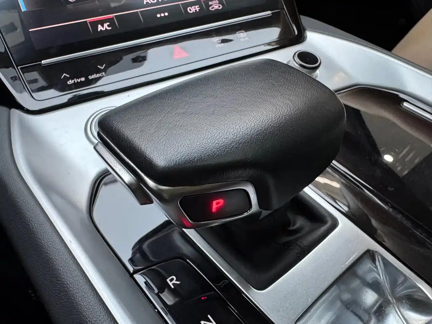 Audi Q6 2023 40 TFSI quattro Cloud View Light Package — миниатюра 26