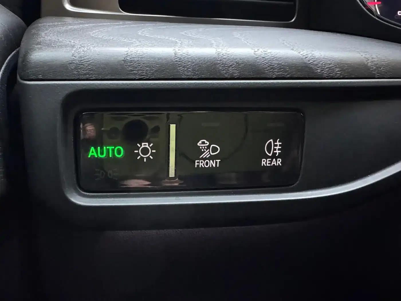 Audi Q6 2023 40 TFSI quattro Cloud View Light Package — миниатюра 31