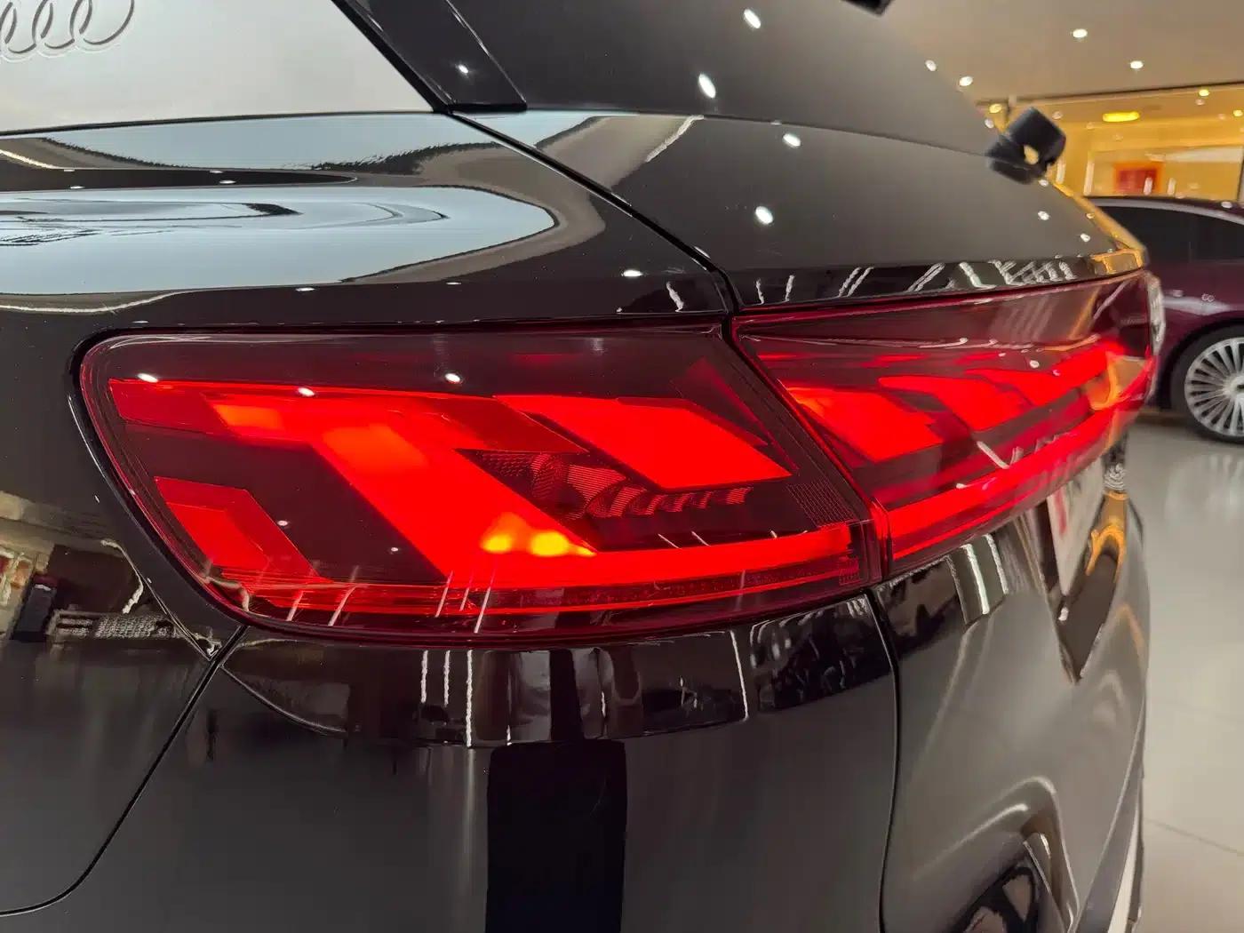 Audi Q6 2023 40 TFSI quattro Cloud View Light Package — миниатюра 35