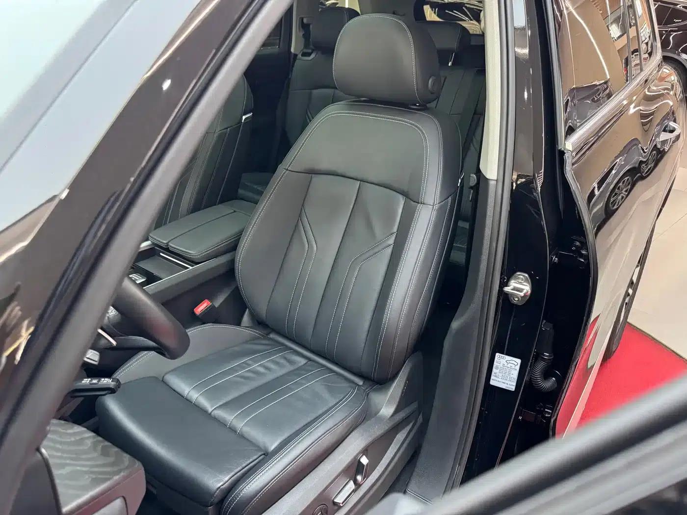 Audi Q6 2023 40 TFSI quattro Cloud View Light Package — миниатюра 37