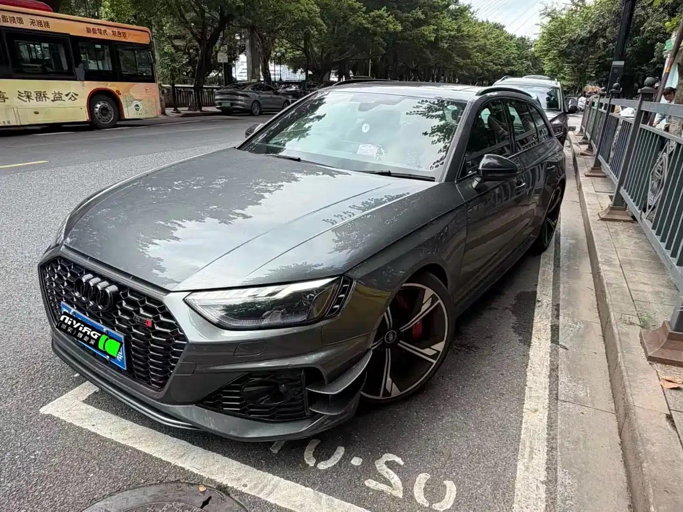 2021 Audi RS 4 RS4 Avant Dark Gold Edition — миниатюра 1