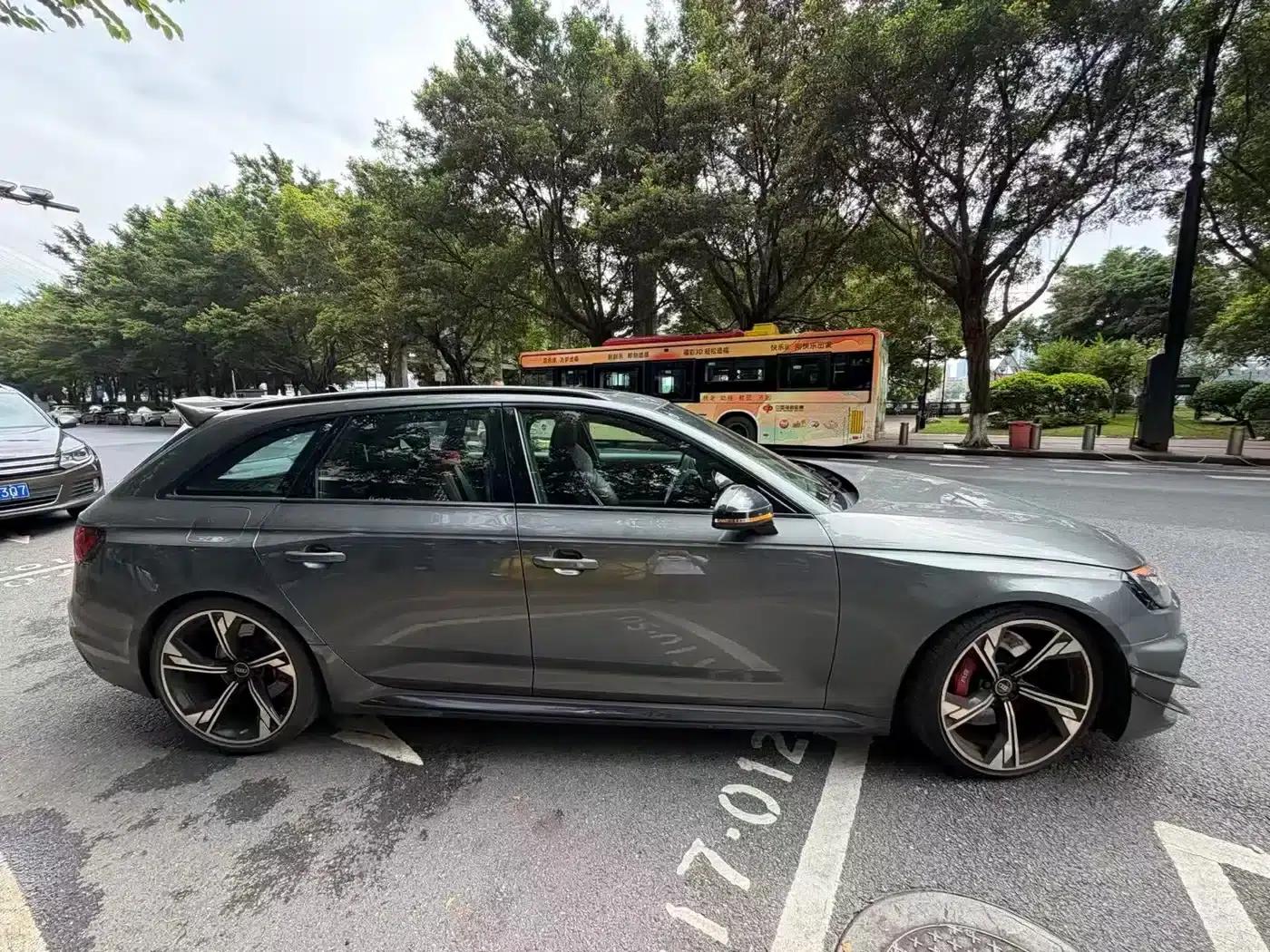 2021 Audi RS 4 RS4 Avant Dark Gold Edition — миниатюра 3
