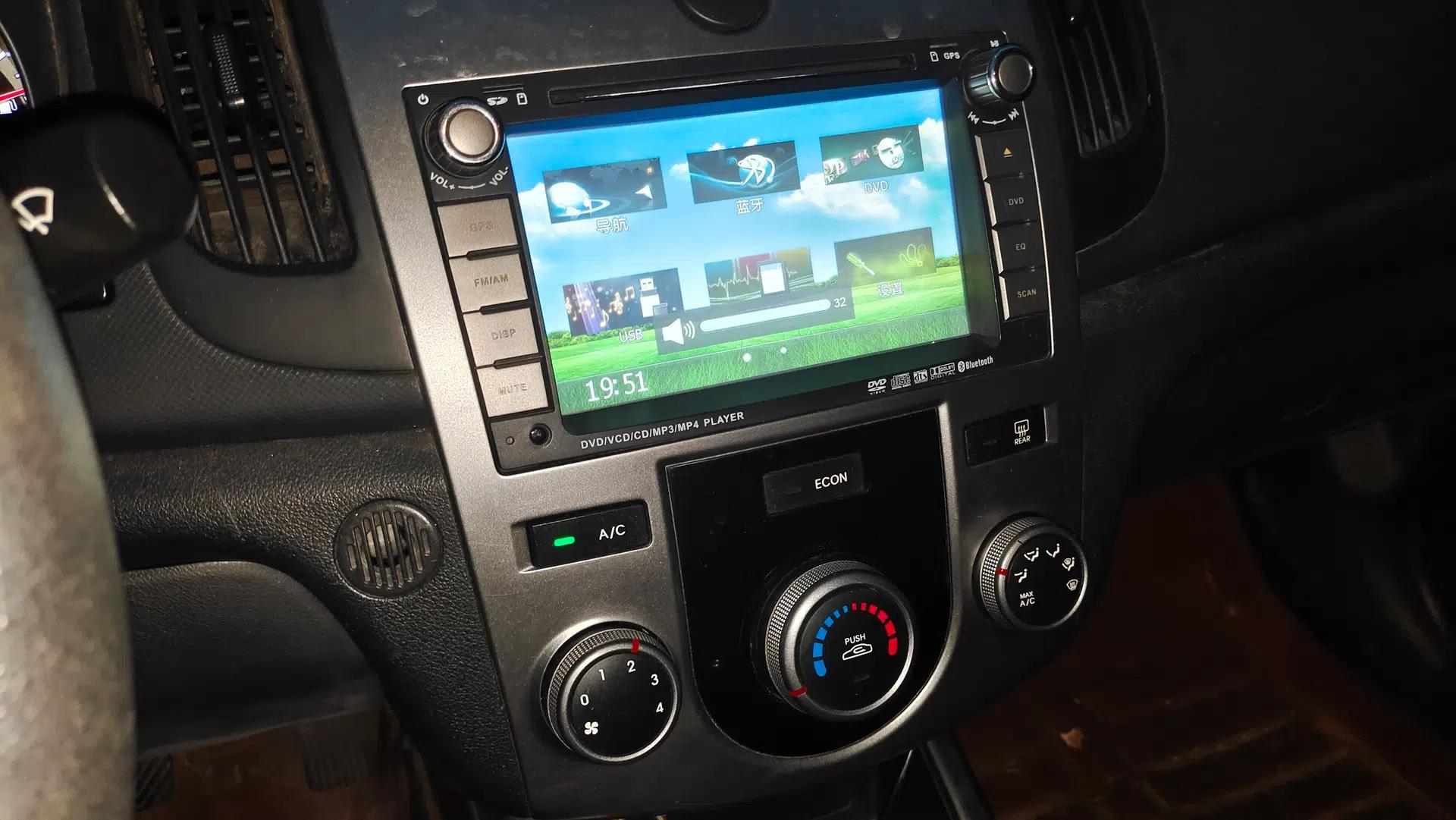 Kia Forte 2011 1.6L MT GL — миниатюра 13