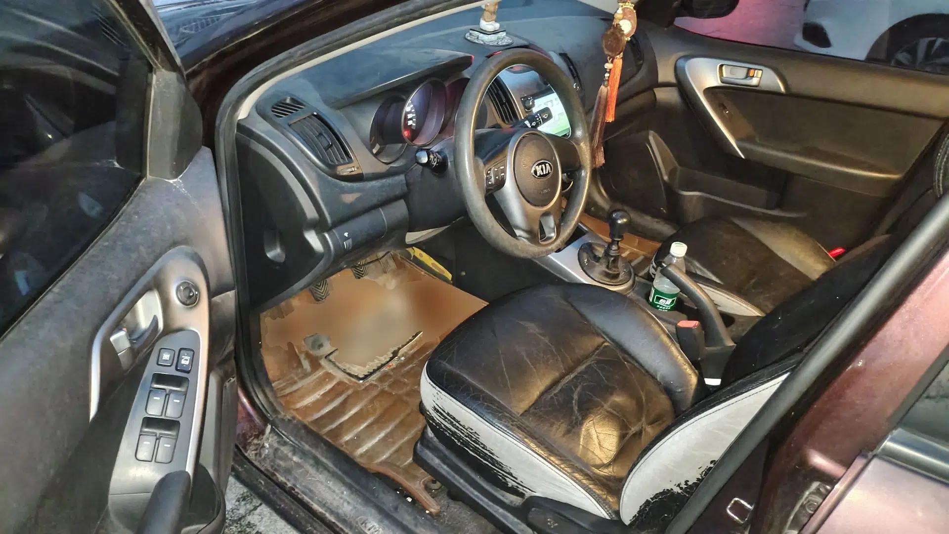 Kia Forte 2011 1.6L MT GL — миниатюра 16