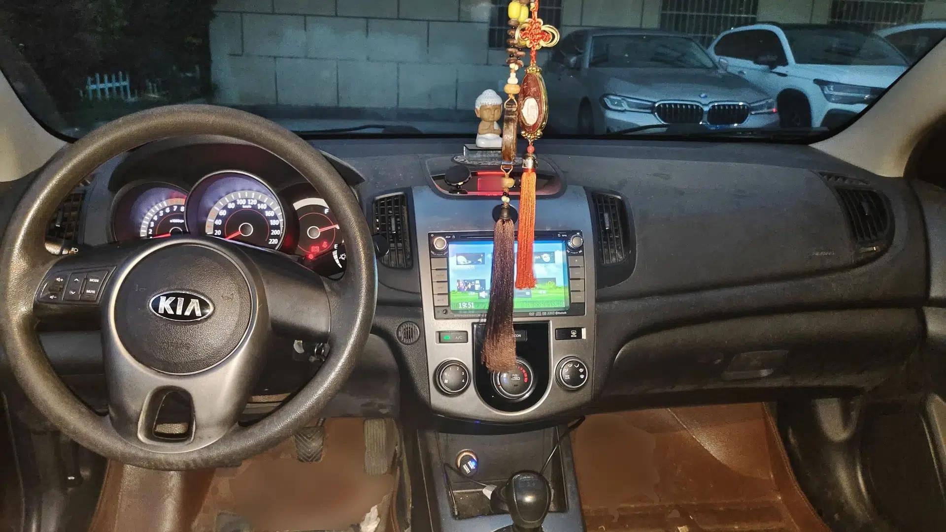 Kia Forte 2011 1.6L MT GL — миниатюра 9