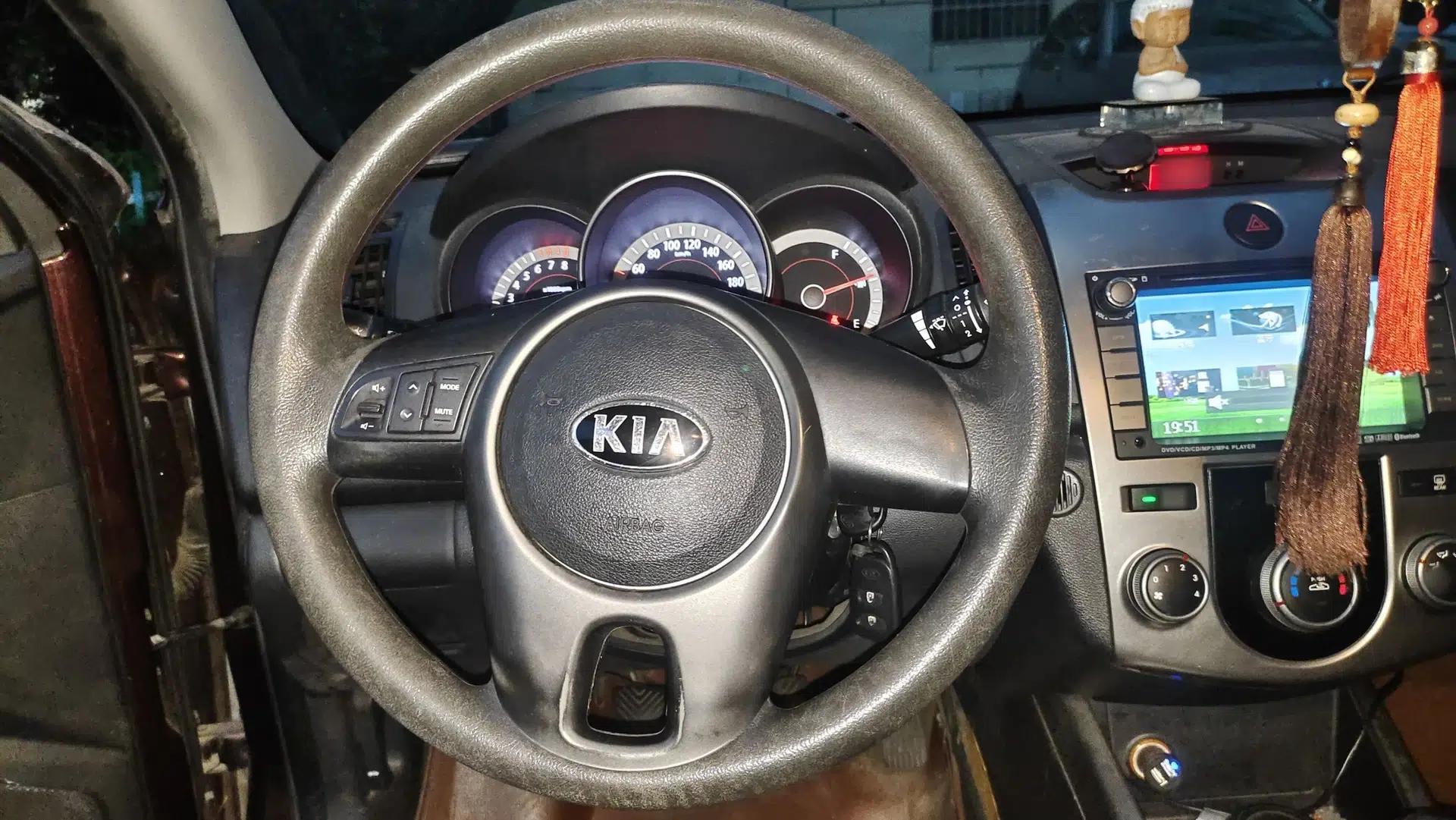 Kia Forte 2011 1.6L MT GL — миниатюра 10