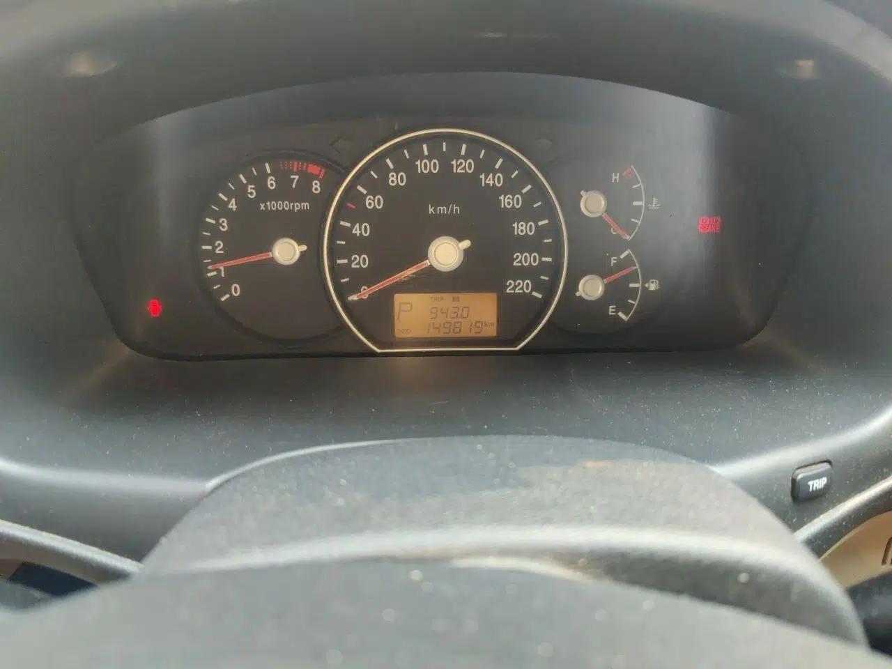Kia Carens 2007 2.0L 7-Seater Standard Edition — миниатюра 12