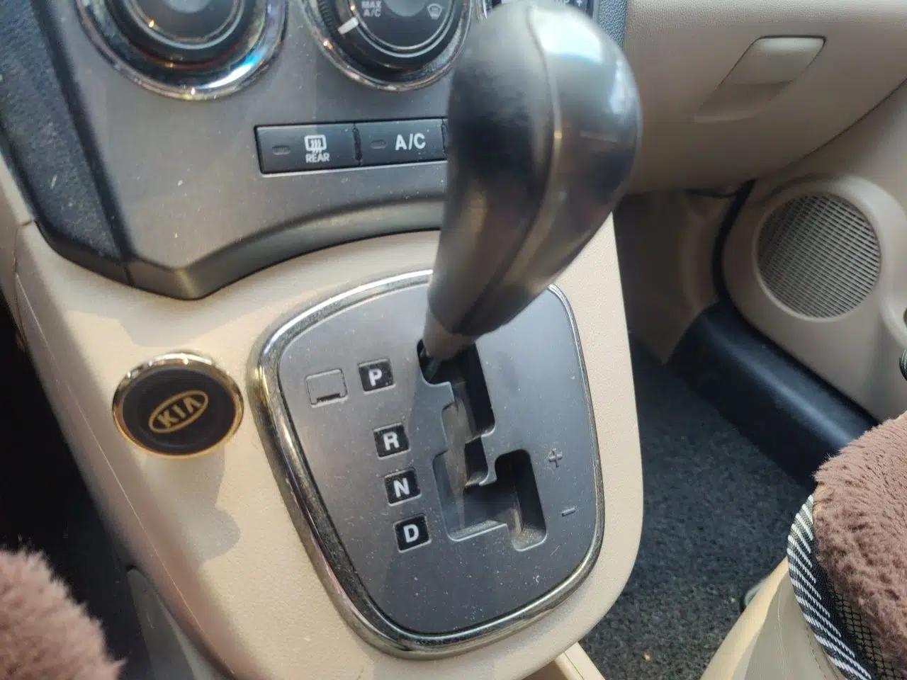 Kia Carens 2007 2.0L 7-Seater Standard Edition — миниатюра 14